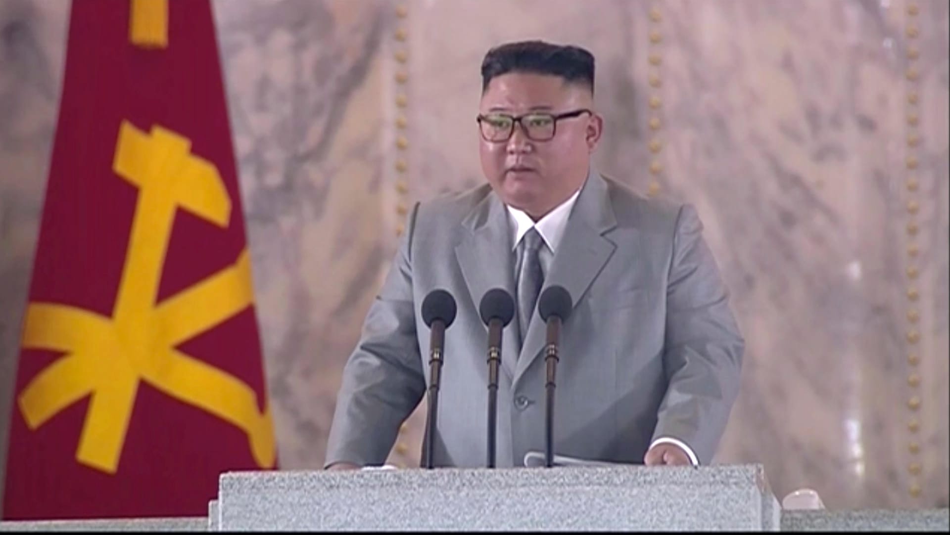Nordkorea, Pjöngjang: Kim Jong Un, Machthaber von Nordkorea, hält während einer Zeremonie seine Rede.