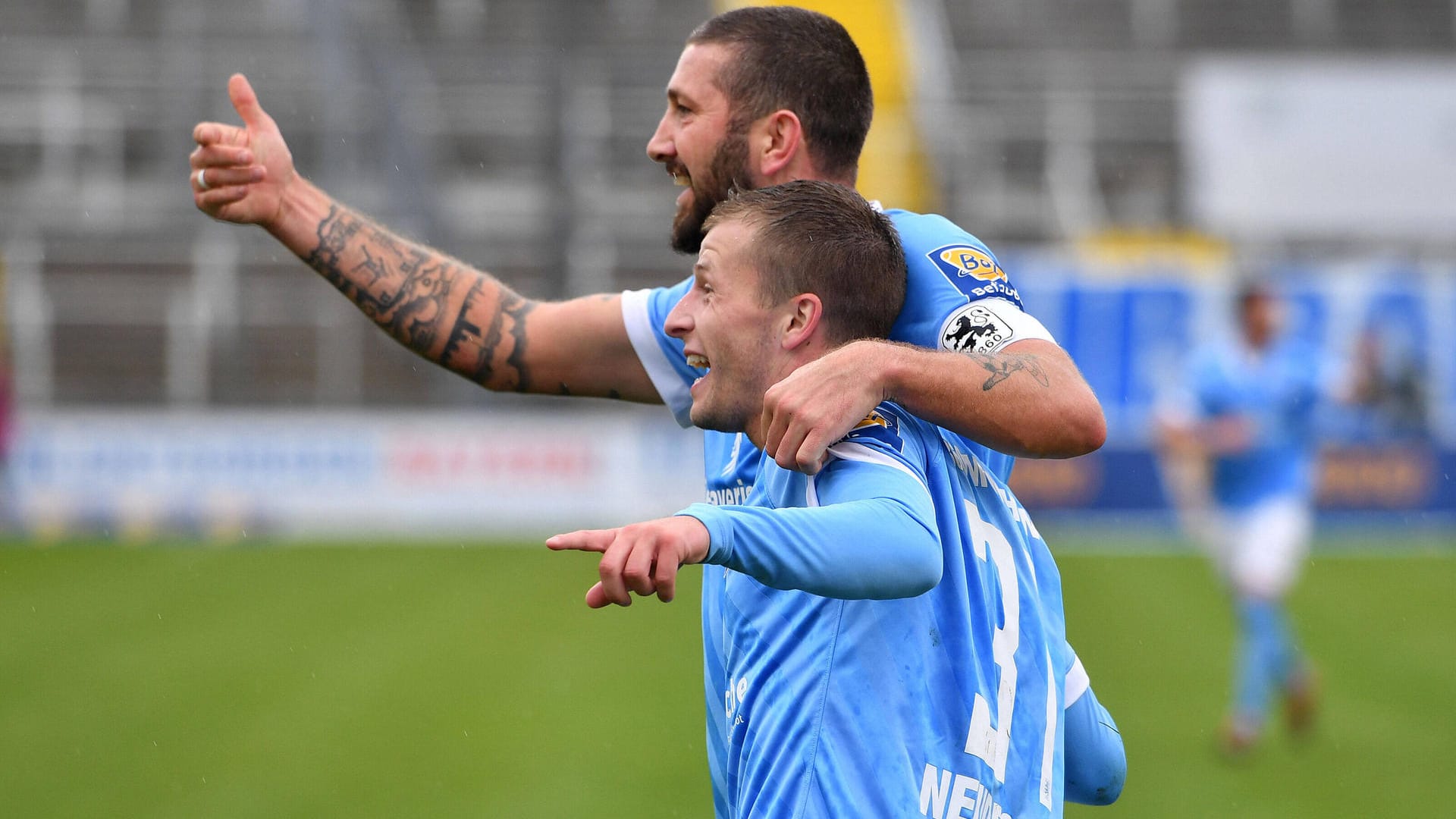 Tabellenführer in der 3. Liga: Sascha Mölders (hi.) erlebt mit 1860 München momentan einen Höhenflug.