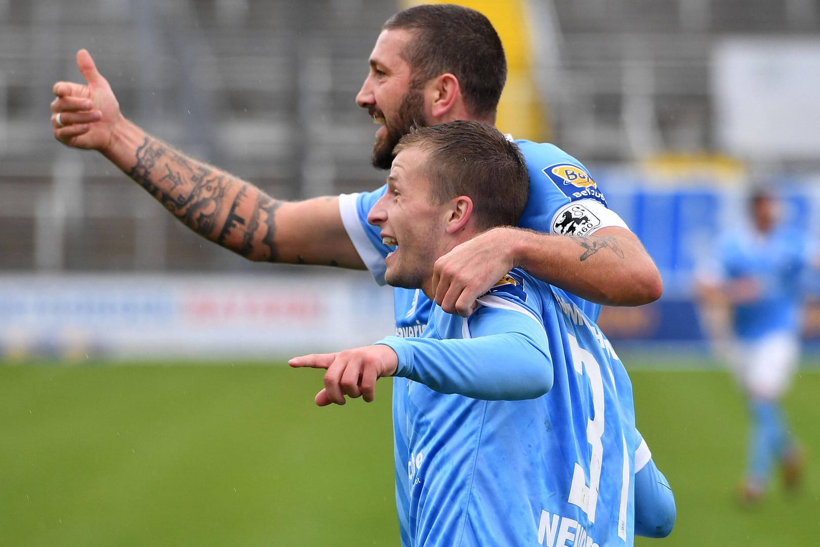 Tabellenführer in der 3. Liga: Sascha Mölders (hi.) erlebt mit 1860 München momentan einen Höhenflug.