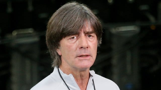 Bundestrainer Joachim steht zu seinem Kurs mit der deutschen Nationalmannschaft. Bundestrainer Joachim steht zu seinem Kurs mit der deutschen Nationalmannschaft.