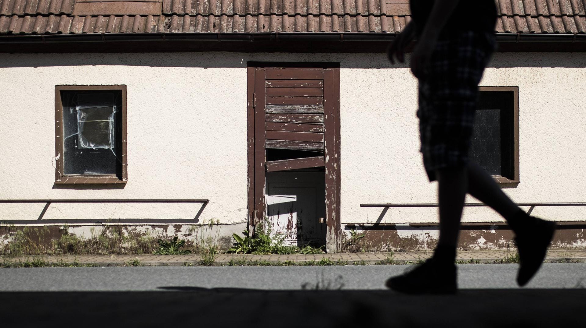 Ein verlassenes Haus: Das Mädchen soll sich öfters in der Ruine aufgehalten haben, in der die Polizei nun ihre Leiche fand. (Symbolbild) Ein verlassenes Haus: Das Mädchen soll sich öfters in der Ruine aufgehalten haben, in der die Polizei nun ihre Leiche fand. (Symbolbild)