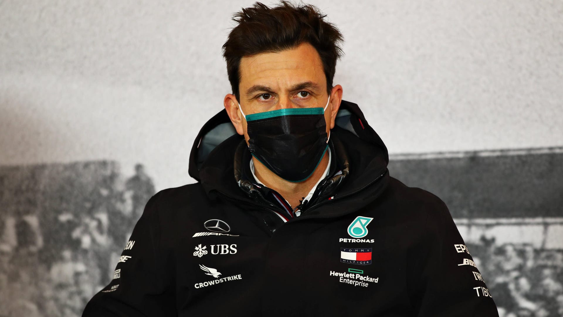 Umdenken? Mercedes-Teamchef Toto Wolff spricht über die Eindrücke des verkürzten Rennwochenendes.