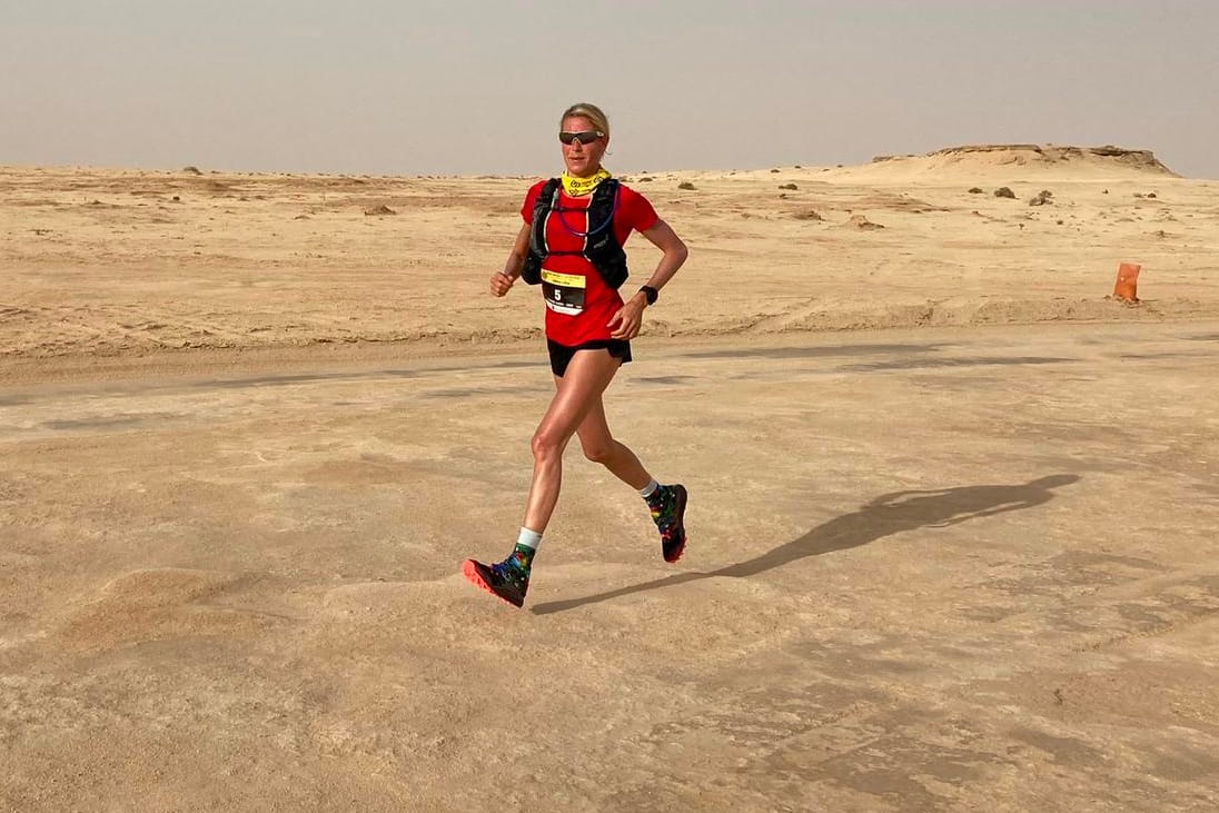 Judith Havers: Die Hamburgerin lief 100 Kilometer durch die Wüste Tunesiens.