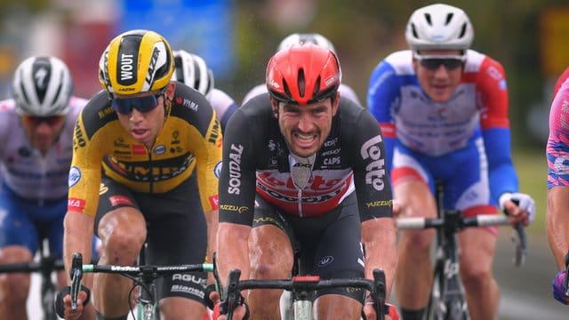 Der Deutsche John Degenkolb (M) von Lotto Soudal in Aktion.