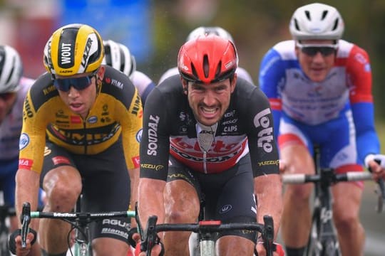 Der Deutsche John Degenkolb (M) von Lotto Soudal in Aktion.