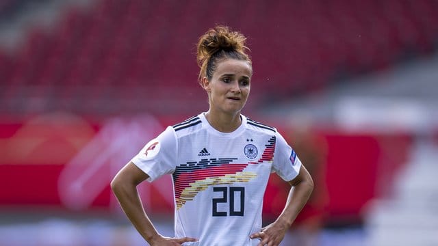 Kritisiert, dass der Frauenfußball beim DFB oft zu kurz kommt: Nationalspielerin Lina Magull. Kritisiert, dass der Frauenfußball beim DFB oft zu kurz kommt: Nationalspielerin Lina Magull.