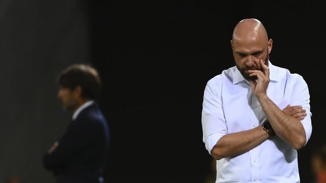 Trainer Stephan Lerch kam in der Bundesliga mit den Frauen des VfL Wolfsburg gegen Freiburg nur zu einem Unentschieden.