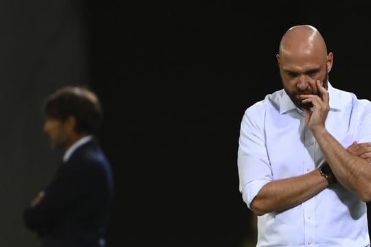 Trainer Stephan Lerch kam in der Bundesliga mit den Frauen des VfL Wolfsburg gegen Freiburg nur zu einem Unentschieden.