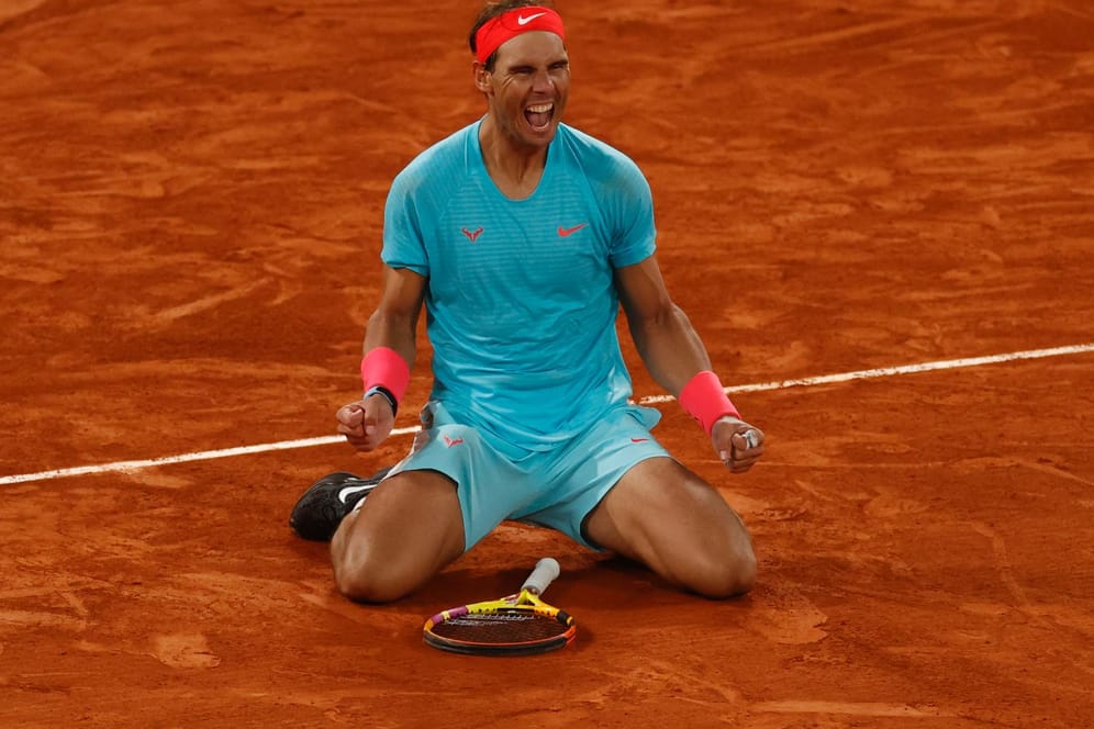 Wieder einmal auf dem Thron: Rafael Nadal feiert seinen Erfolg im French-Open-Finale gegen Novak Djokovic.