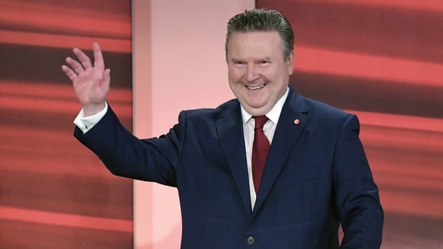 Wiens Bürgermeister Michael Ludwig kommt Hochrechnungen zufolge auf 42 Prozent der Stimmen. Wiens Bürgermeister Michael Ludwig kommt Hochrechnungen zufolge auf 42 Prozent der Stimmen.