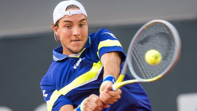 Jan-Lennard Struff schlägt einen Ball (Symbolbild): In Köln startet ein ATP-Turnier mit deutschem Duell als Auftakt.