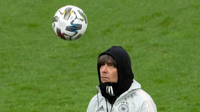 Der Bundestrainer hat einen klaren Plan: Gegen die Schweiz mit dem Sieger-Team von Kiew. Der Bundestrainer hat einen klaren Plan: Gegen die Schweiz mit dem Sieger-Team von Kiew.