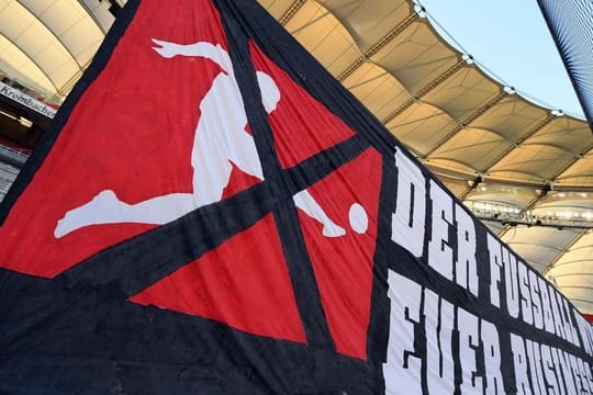 Politik und Fan-Organisationen machen Druck, die Bundesliga-Clubs selbst sind in der Corona-Krise zum Umdenken gezwungen.