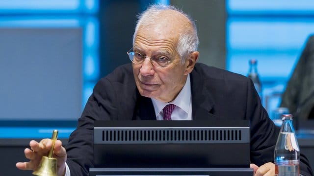 Der EU-Außenbeauftragte Josep Borrell zu Beginn des Treffens der EU-Außenminister in Luxemburg. Der EU-Außenbeauftragte Josep Borrell zu Beginn des Treffens der EU-Außenminister in Luxemburg.