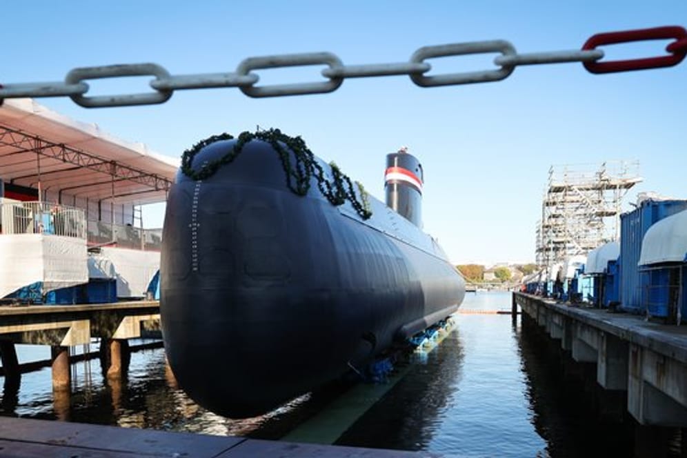 Ein U-Boot der Klasse HDW 209/1400mod liegt vor der Taufe auf der Werft von Thyssenkrupp Marine Systems in Kiel.