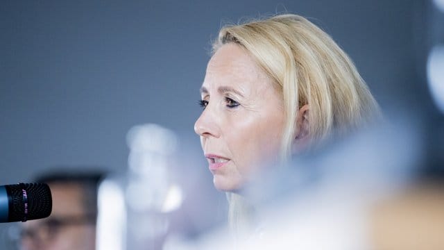 Berliner Polizeipräsidentin Barbara Slowik (Archivbild): Polizeipräsidentin fordert Personenbegrenzungen bei Versammlungen. Berliner Polizeipräsidentin Barbara Slowik (Archivbild): Polizeipräsidentin fordert Personenbegrenzungen bei Versammlungen.