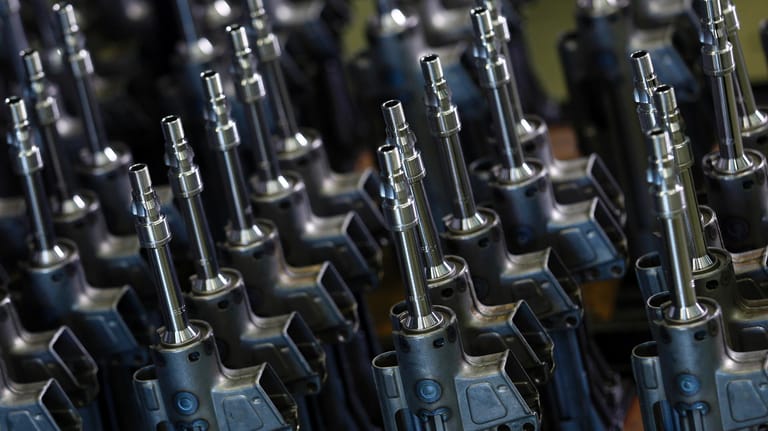 Teile eines Maschinengewehr von "Heckler & Koch": Im vergangenen Jahr hatten die Exportgenehmigungen den Rekordwert von 8,02 Milliarden Euro erreicht.