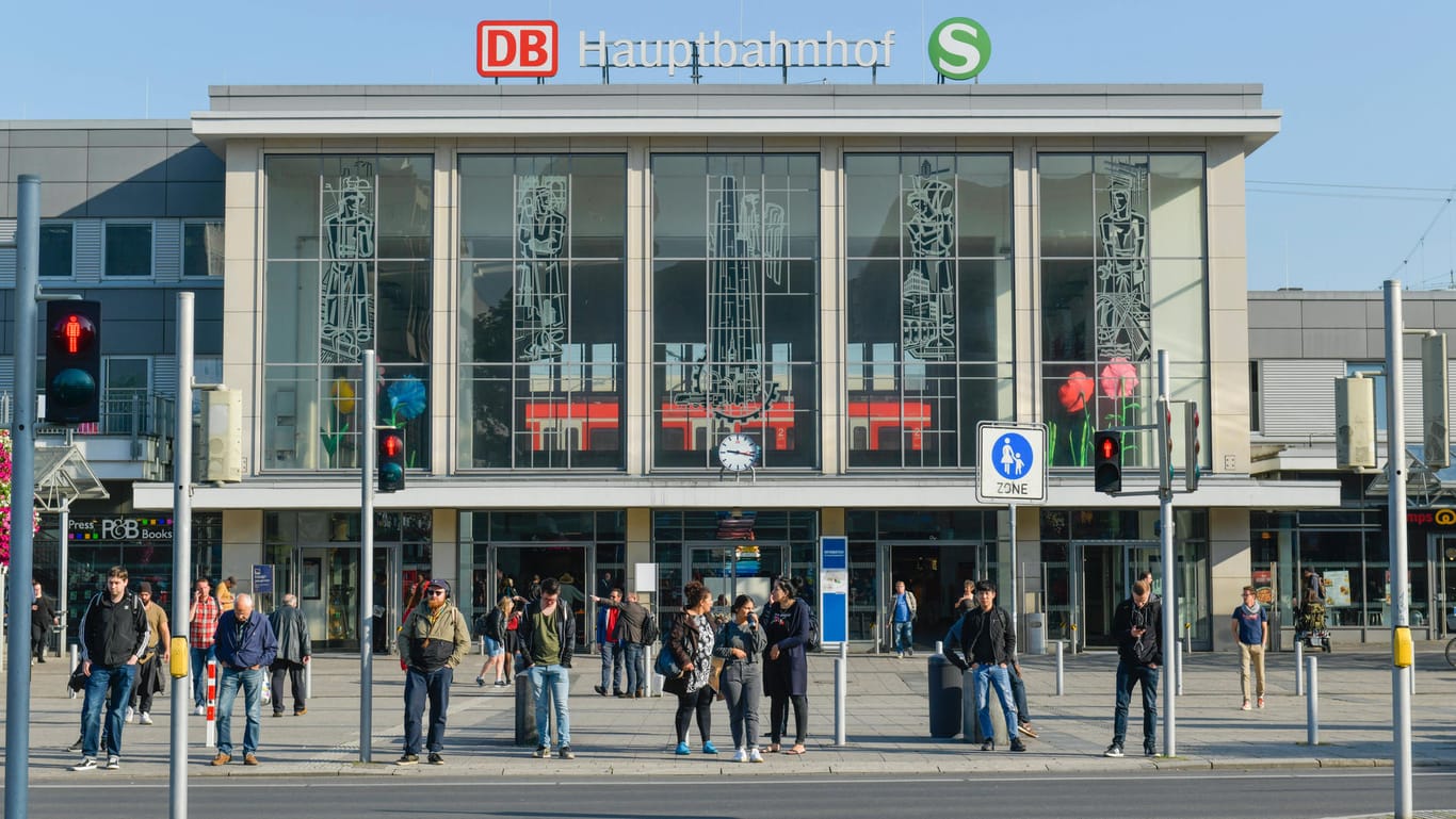Hauptbahnhof in Dortmund: Hier soll ein 10-Jähriger von einem Obdachlosem beleidigt worden sein. (Symbolfoto)