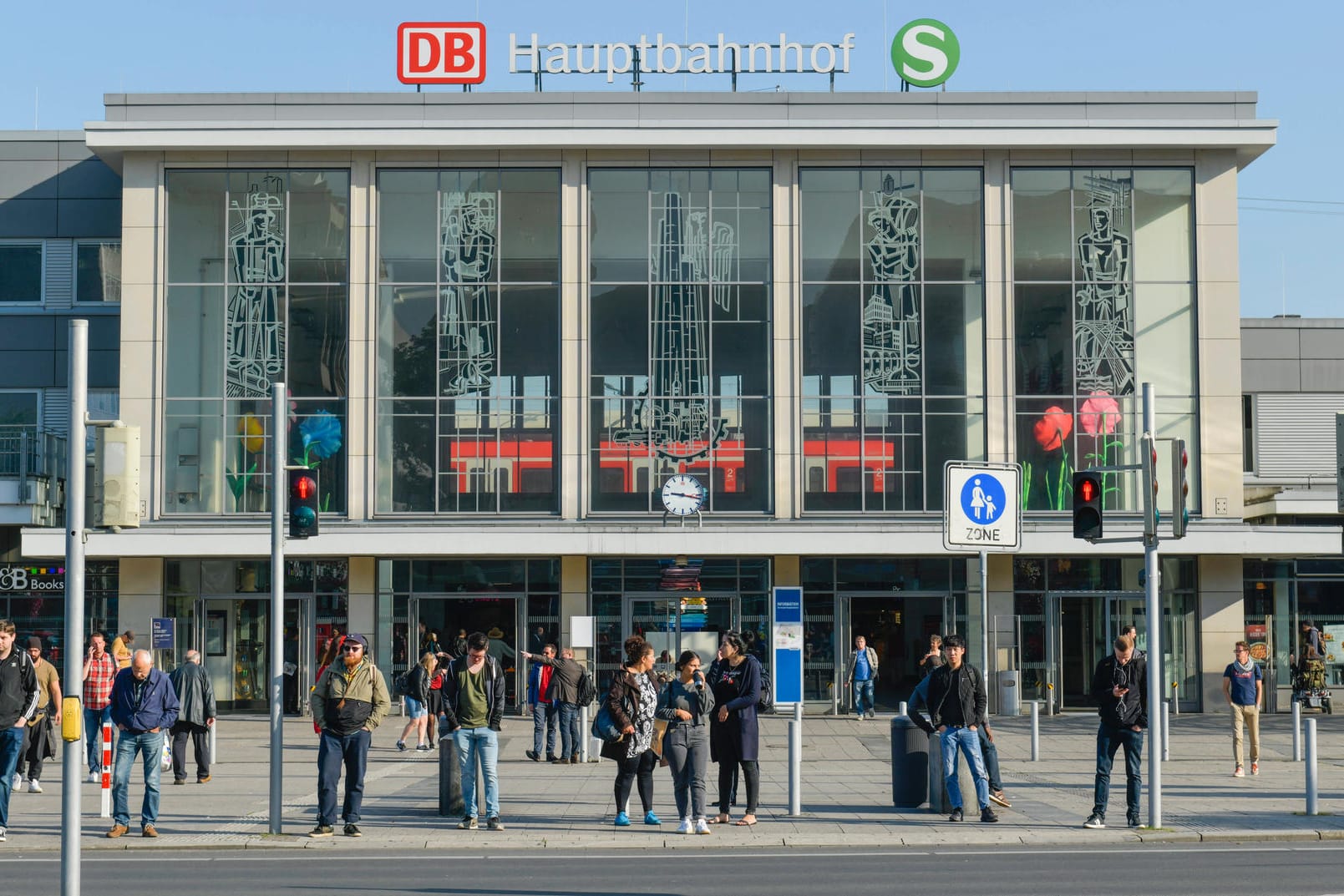 Hauptbahnhof in Dortmund: Hier soll ein 10-Jähriger von einem Obdachlosem beleidigt worden sein. (Symbolfoto)