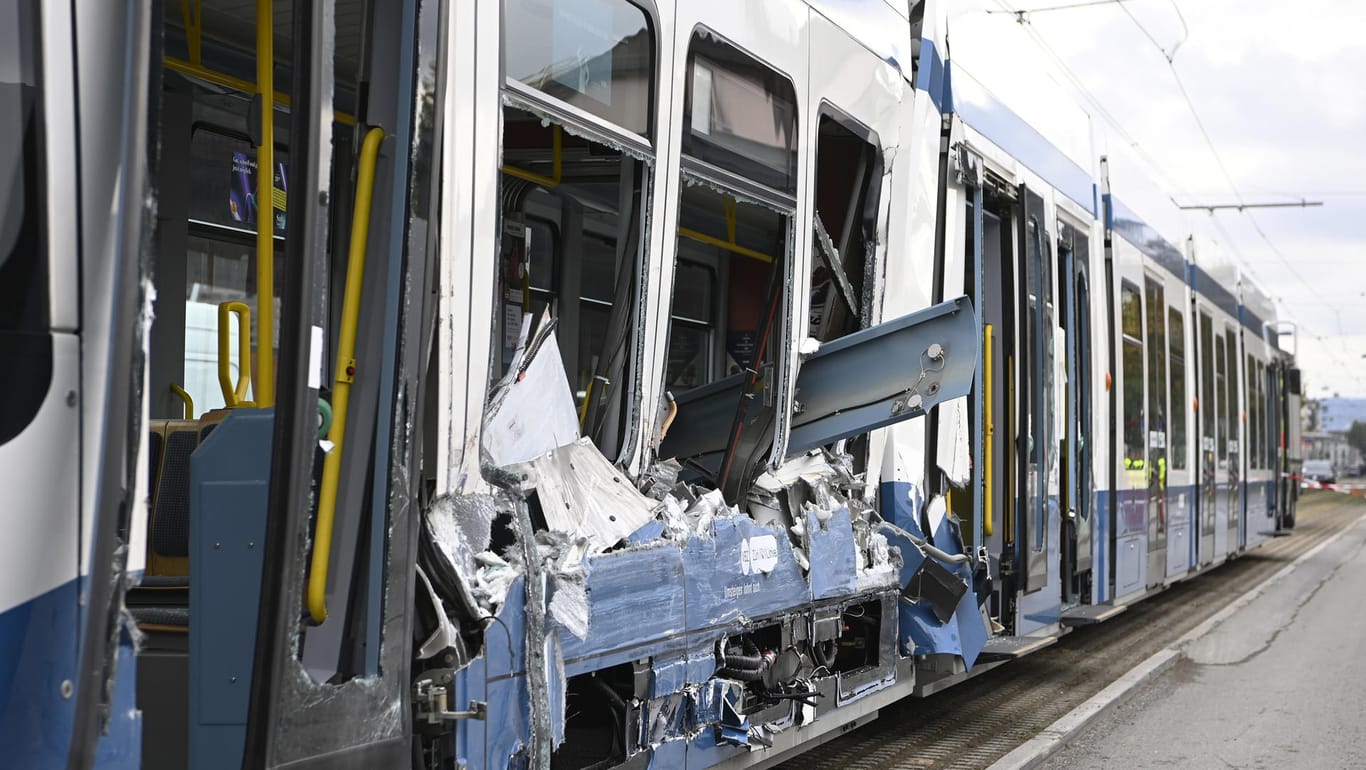 Straßenbahnunfall in Zürich: 13 Meter wurden beschädigt.