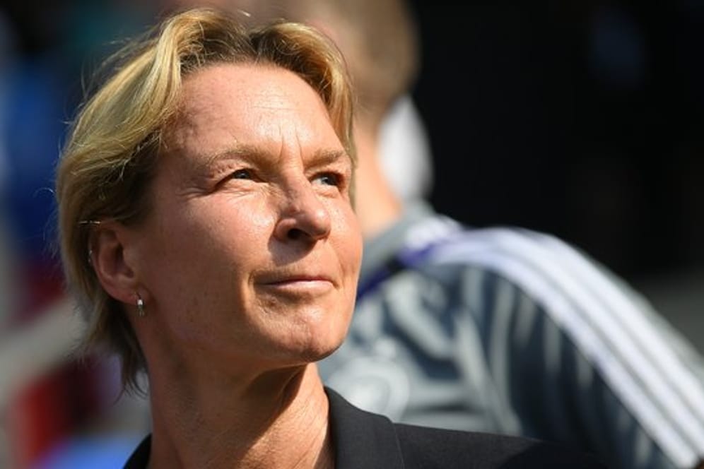 Trifft mit Deutschlands Fußball-Frauen auf England: Bundestrainerin Martina Voss-Tecklenburg.