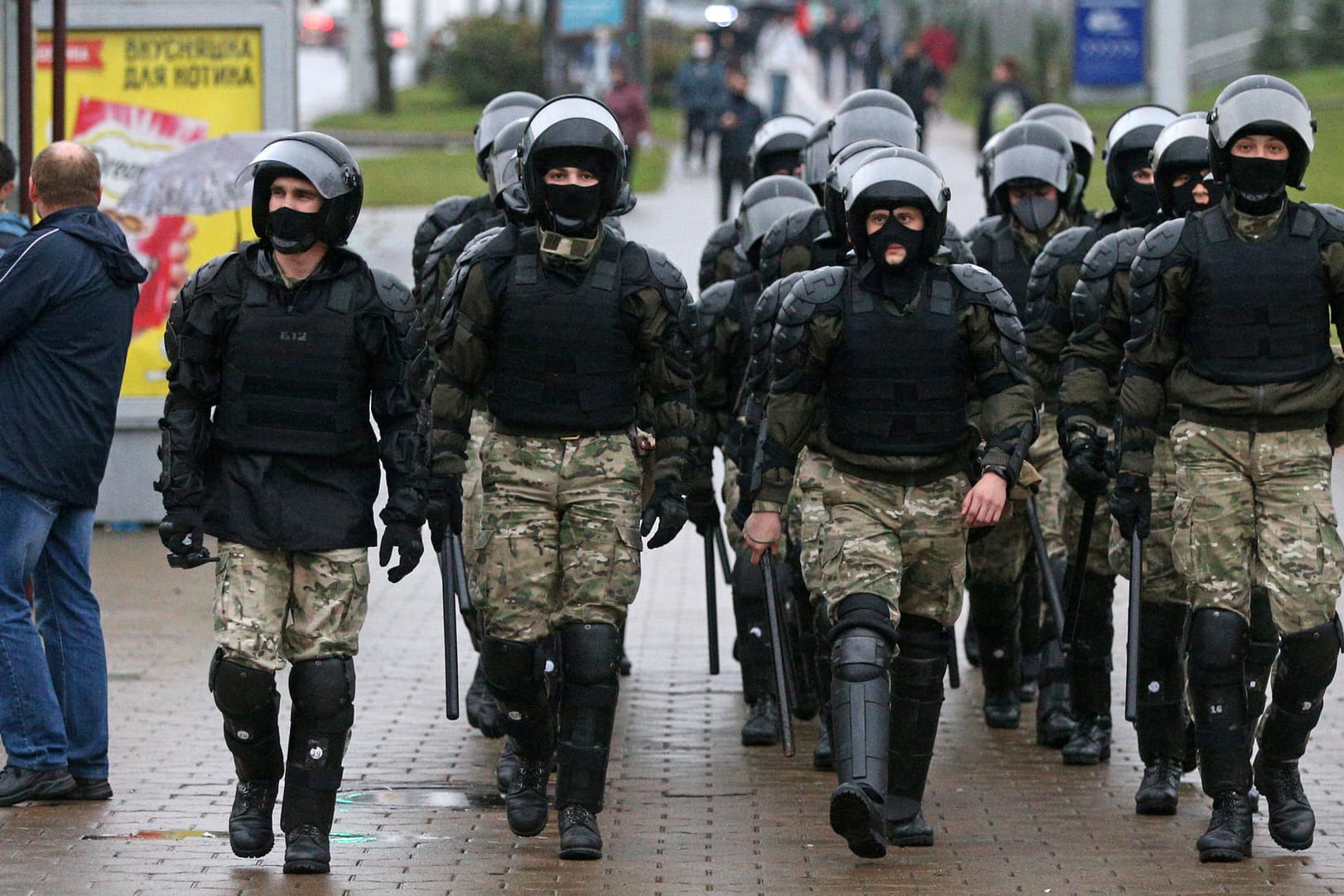 Einsatzkräfte der Polizei in Belarus: Seit der umstrittenen Wahl von Alexander Lukaschenko zum erneuten Staatschef, gibt es Proteste im Land.