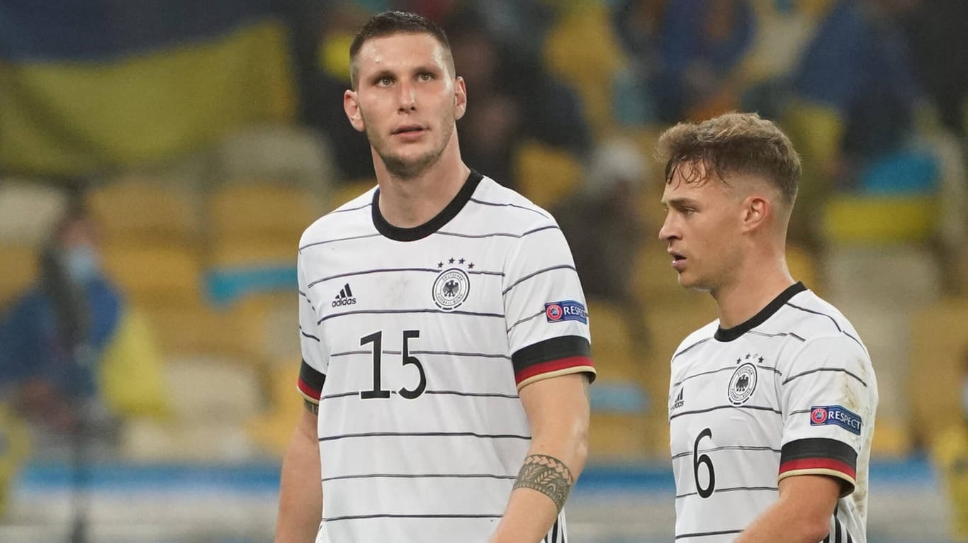 Niklas Süle und Joshua Kimmich beim Länderspiel in der Ukraine: Das Interesse der Deutschen der Nationalmannschaft hat nachgelassen.