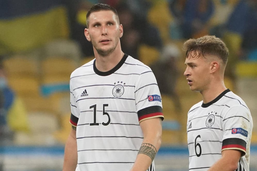 Niklas Süle und Joshua Kimmich beim Länderspiel in der Ukraine: Das Interesse der Deutschen der Nationalmannschaft hat nachgelassen.