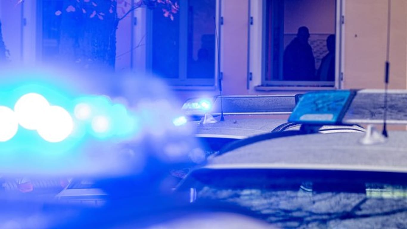 Polizeifahrzeuge mit Blaulicht