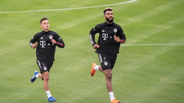 Eric Maxim Choupo-Moting (r) trainiert mit Tiago Dantas auf dem Vereinsgelände an der Säbener Straße. Eric Maxim Choupo-Moting (r) trainiert mit Tiago Dantas auf dem Vereinsgelände an der Säbener Straße.