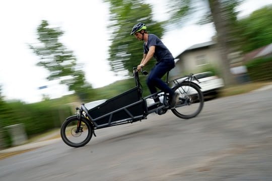 Lang und schnell: Als S-Pedelec unterstützt das Load 75 HS bis zu 45 km/h.