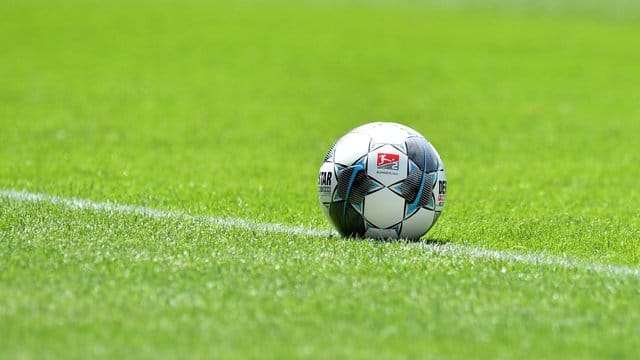 Die "Taskforce Zukunft Profifußball" soll für einen Wertewandel im überhitzten Profigeschäft sorgen sollen. Die "Taskforce Zukunft Profifußball" soll für einen Wertewandel im überhitzten Profigeschäft sorgen sollen.
