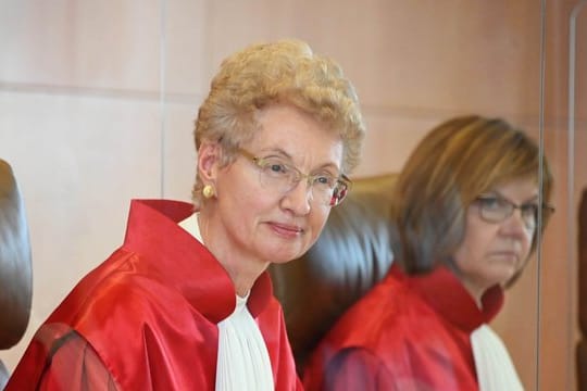 Der Zweite Senat beim Bundesverfassungsgericht, (l-r) Doris König (Vorsitz) und Monika Hermanns, eröffnet die mündliche Verhandlung zum Handelsabkommen zwischen der EU und Kanada (Ceta).