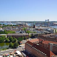 Kiel Blick vom Rathausturm auf Kleinen Kiel Kieler Foerde (Symbolbild): Stadt Kiel will 300.000 Euro Fördergelder für die Stadtteilentwicklung vergeben.