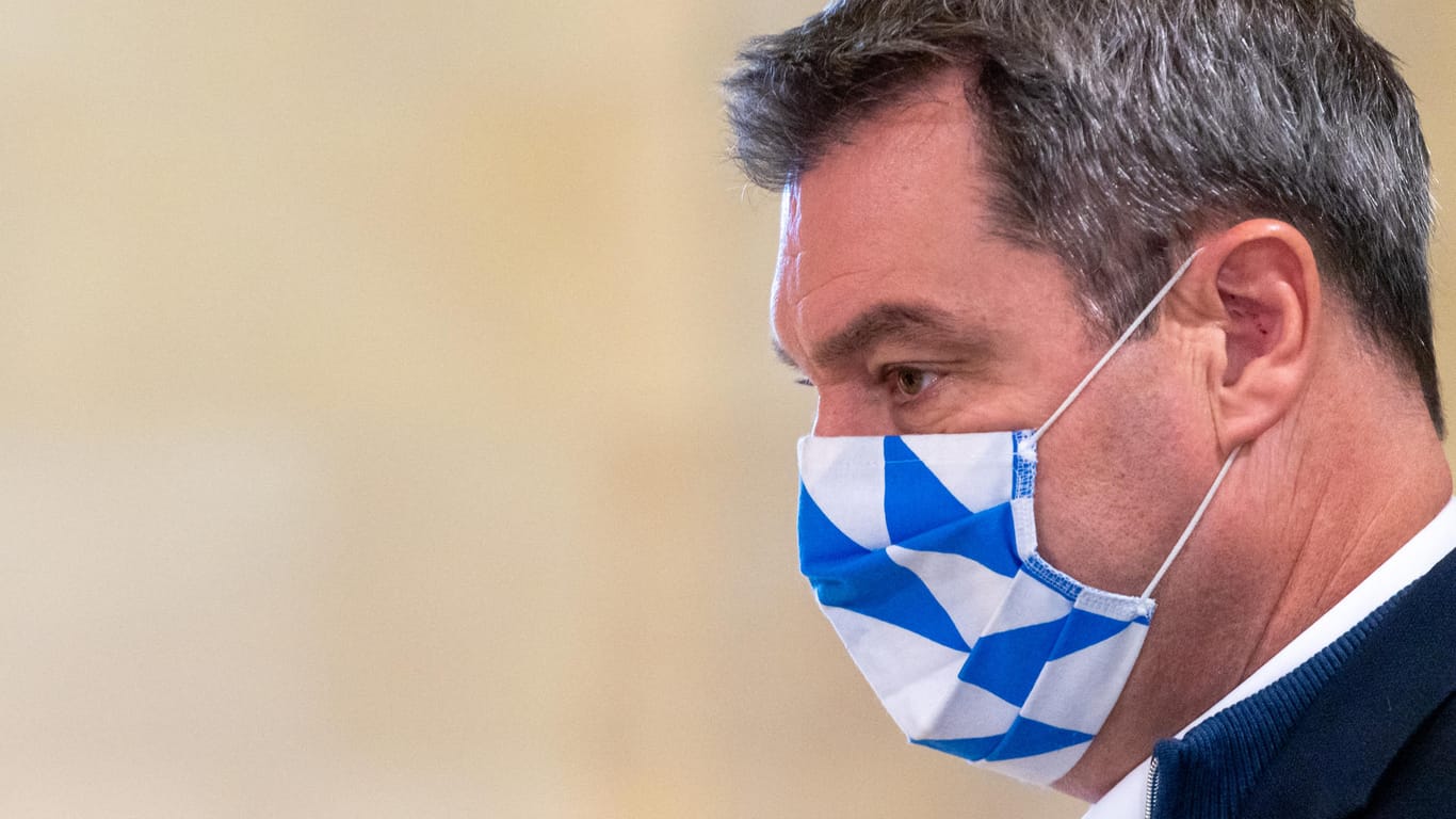 Söder bei einer Kabinettssitzung in München: Der bayerische Ministerpräsident wirbt für mehr Maske.
