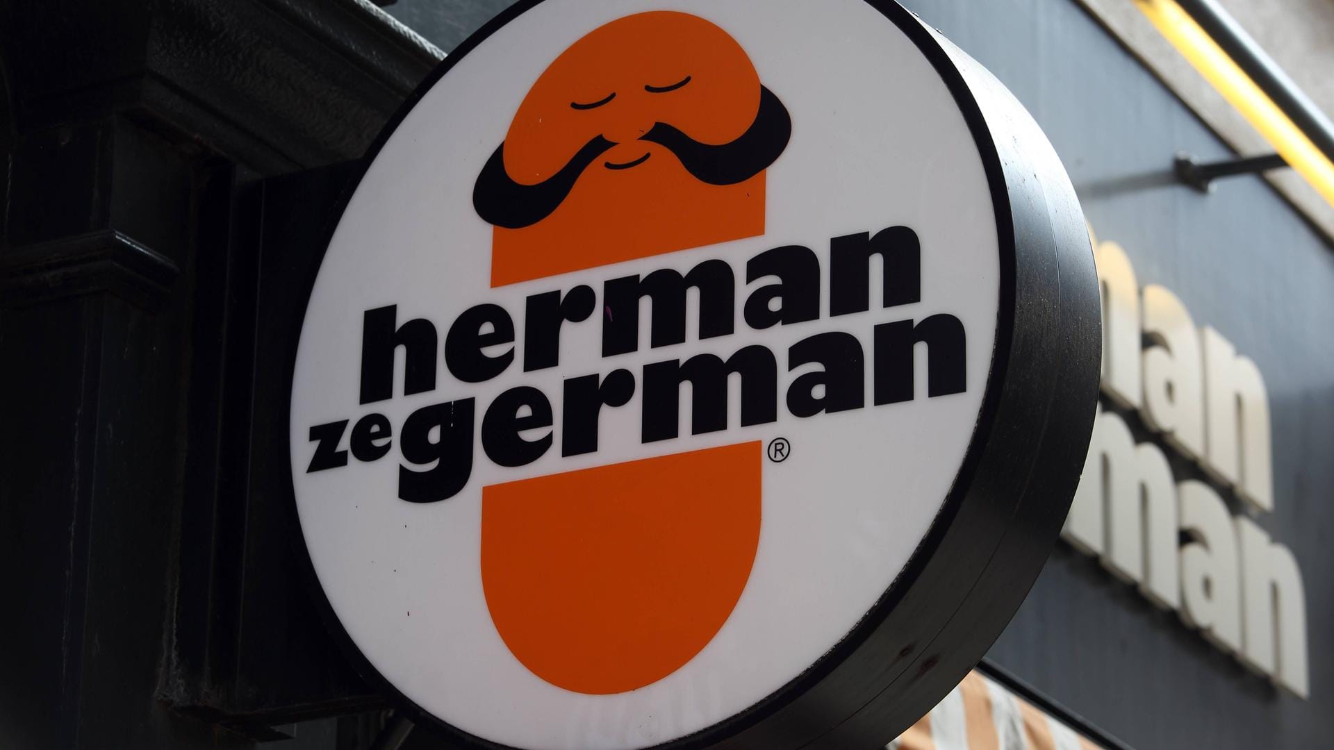 Logo von Herman Ze German (Archivbild): Das Fast-Food-Restaurant macht dicht.