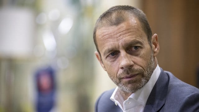 Die UEFA um Präsident Aleksander Ceferin spielt verschiedene Szenarien für die EM 2021 durch. Die UEFA um Präsident Aleksander Ceferin spielt verschiedene Szenarien für die EM 2021 durch.