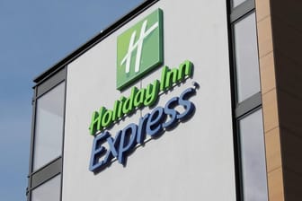 "HolidayInn Express"-Logo: Die Betreibergesellschaft zehn deutscher Hotels ist insolvent.