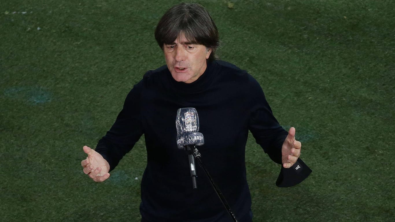 Bundestrainer unter Druck: Nach über eineinhalb Jahrzehnten beim DFB steht Joachim Löw aktuell mal wieder wieder stark in der Kritik.