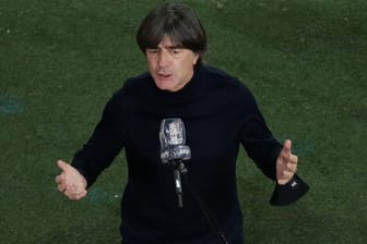 Bundestrainer unter Druck: Nach über eineinhalb Jahrzehnten beim DFB steht Joachim Löw aktuell mal wieder wieder stark in der Kritik.