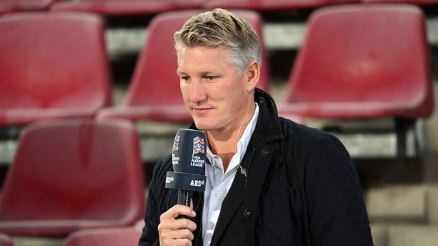 Der ehemalige Nationalspieler Bastian Schweinsteiger ist als TV-Experte im Stadion. Der ehemalige Nationalspieler Bastian Schweinsteiger ist als TV-Experte im Stadion.