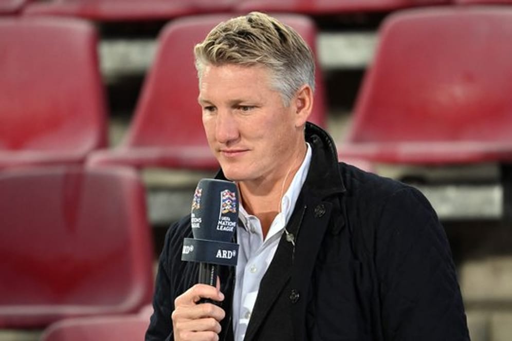 Der ehemalige Nationalspieler Bastian Schweinsteiger ist als TV-Experte im Stadion.