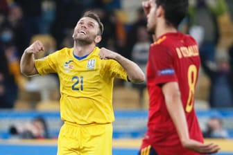 Sieg gegen Spanien: Die Ukraine um Verteidiger Karawajew haben gegen Spanien die Überraschung dieses Nations-League-Spieltags geschafft.