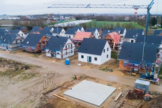 Wegen der Corona-Pandemie wurde die Frist für das Baukindergeld bis zum 31. Wegen der Corona-Pandemie wurde die Frist für das Baukindergeld bis zum 31.