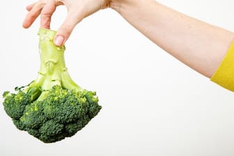 Der eine verträgt Brokkoli, der andere nicht - die "angepasste Vollkost" in der Ernährungstherapie nimmt auf solche Individualitäten Rücksicht.