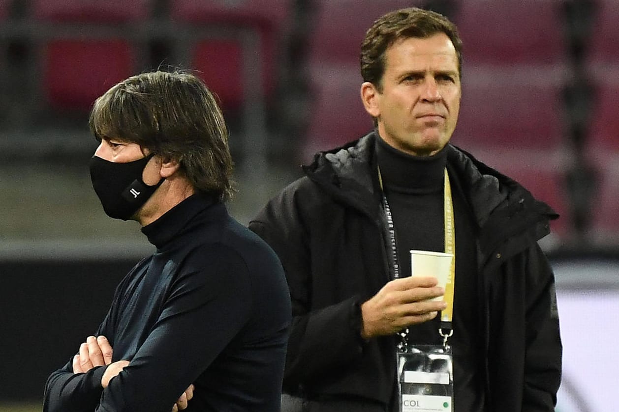 Joachim Löw (l.) und Oliver Bierhoff: Die Kritik aus München prallt an beiden ab.