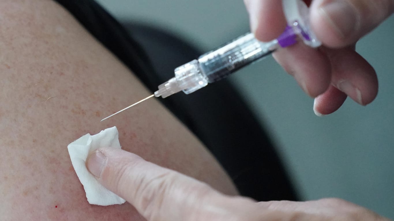Grippeschutz-Impfung: Kinderärzte warnen vor einem Mangel an Impfdosen.