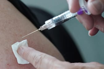 Grippeschutz-Impfung: Kinderärzte warnen vor einem Mangel an Impfdosen.