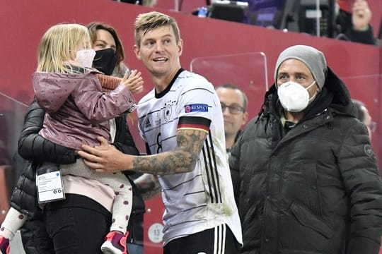 Durfte sich nach dem 3:3 gegen die Schweiz für sein 100.