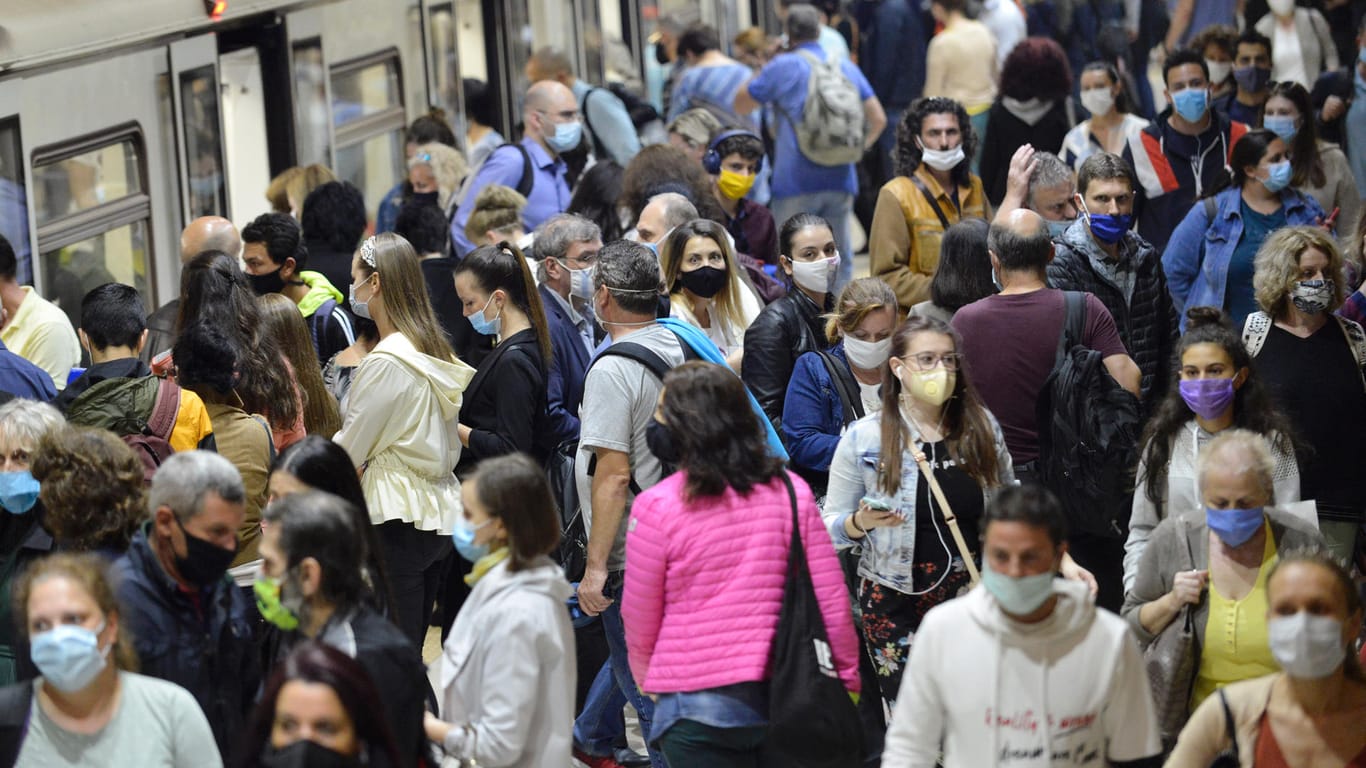 Corona-Pandemie: Das Robert Koch-Institut hat einen Plan für den Infektionsschutz in den nächsten Monaten erarbeitet.